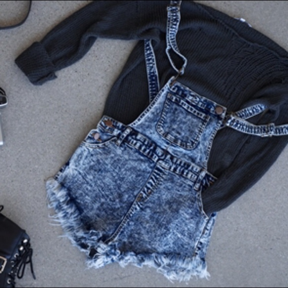 DEMIM JEAN SHORTS RAW HEM OVERALLS - Picture 3 of 5